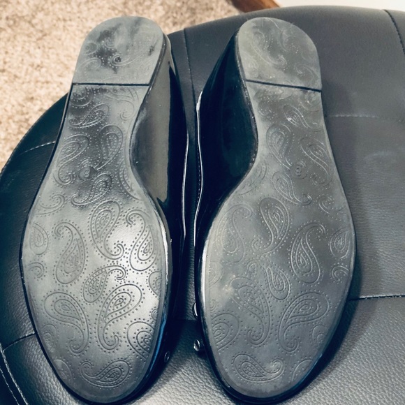 Women’s Capelli New York Flats - Picture 4 of 5